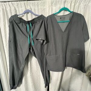 FIGS Graphite Women's Scrub Set XXL